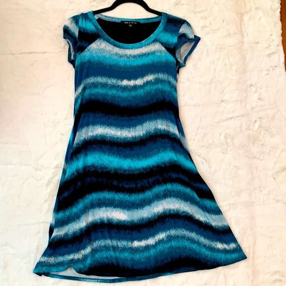 🌺2 for $23 🌺 Karen Kane T-shirt Dress in Aquas and Blues - Picture 3 of 10